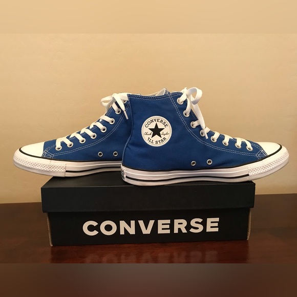 Converse Chuck Taylor All Star High Tops. Excellent used condition! Size 9. - Picture 4 of 7